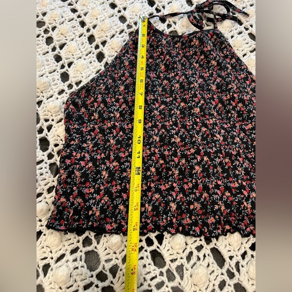 American Eagle Outfitters Black Floral Tie Neck and Tie Back Halter Top Size S - Picture 7 of 9